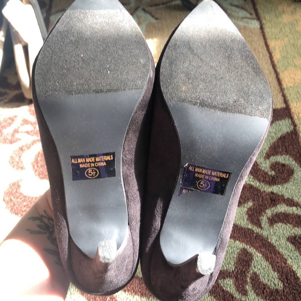 Suede heels - Picture 2 of 3